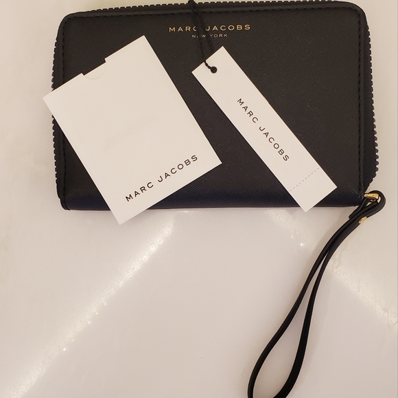 Marc Jacobs Cell Phone Wallet - Picture 5 of 9
